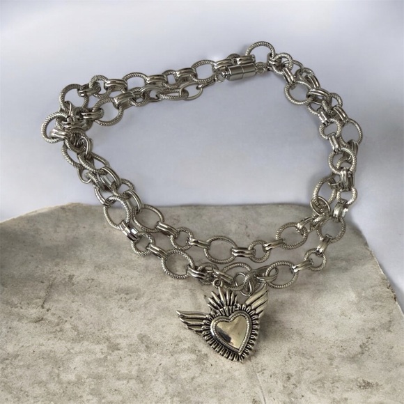 Chunky gold statement Gold Heart Pendant Necklace - Picture 9 of 13